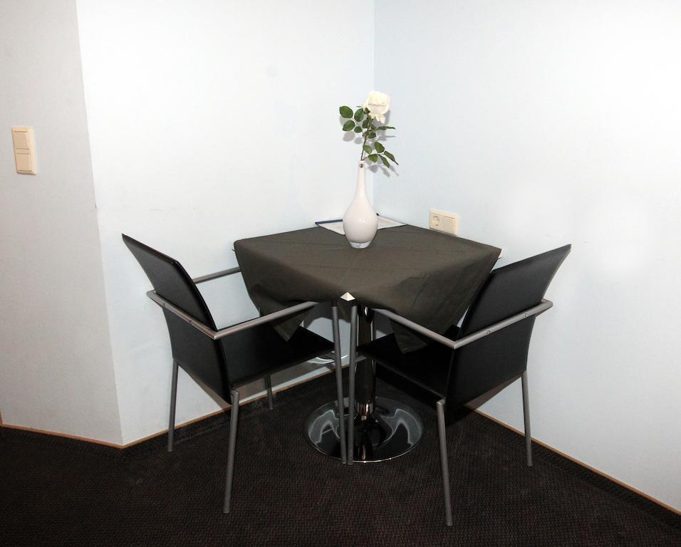 Pension Tennisweber Schwechat Quarto foto